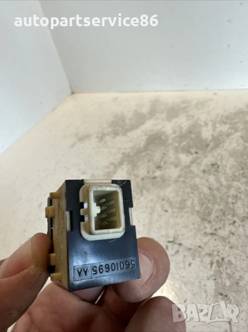 Бутон за заден прозорец за Jeep Cherokee KJ 2.8 CRD (2008) 39754D, снимка 2 - Части - 53383868