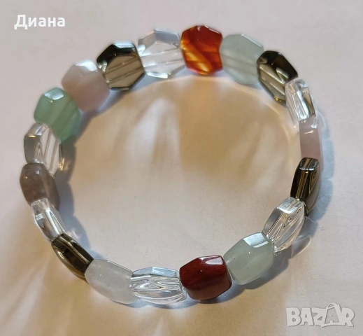 Гривни от естествени камъни