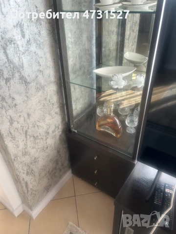 Шкаф витриа, снимка 4 - Секции и витрини - 53844635