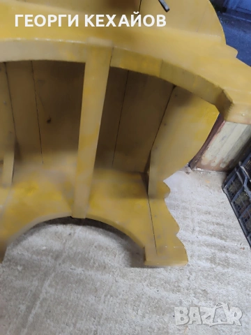 голям плетен куфар в много добро състояние и кръгла маса, снимка 8 - Антикварни и старинни предмети - 53299459