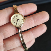 Чайка руски позлатен дамски ръчен часовник механичен 17 камъка , снимка 1 - Дамски - 44943604