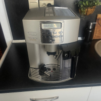 Кафемашина Delonghi Magnifica Automatic Cappuccino , снимка 1 - Кафемашини - 45011675