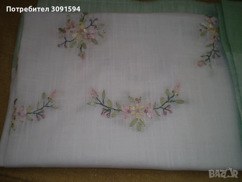 Бродирана голяма покривка за маса многоцветна бродерия, снимка 1