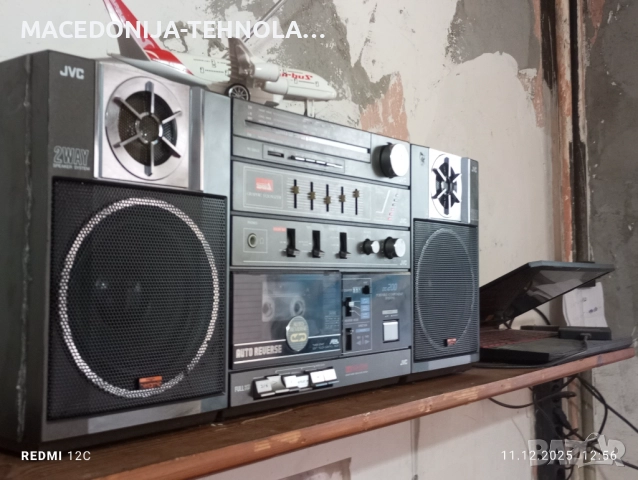 JAPAN ORIGINAL JVC MODEL  PC -200 LD. PORTABLE COMPONENT SYSTEM.6\8 OMA. 53 W