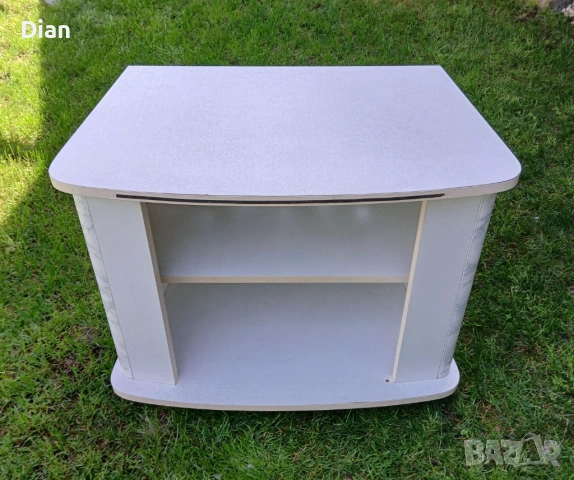 Продавам шкаф за телевизор 