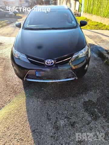 Тойота Аурис хибрид/газ