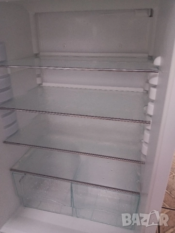 Като нов малък хладилник за вграждане Liebherr Made in Germany 2 години Гаранция!, снимка 2 - Хладилници - 52396578