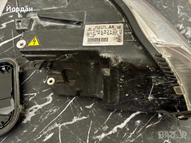 Оригинален Ксенонов Фар за Audi A6 C6 (4F) - Hellа-Ляв, снимка 2 - Части - 54301727