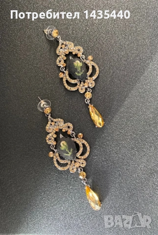 Обеци с ръчна бродерия на дизайнерката Анелия Милчева