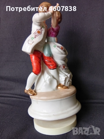 Порцеланова статуетка въртяща,музикална, снимка 2 - Статуетки - 52027225