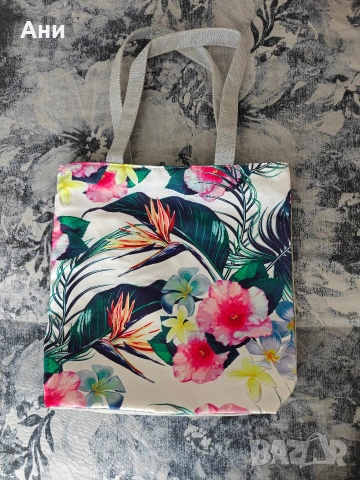 Чанта на цветя от плат с цип