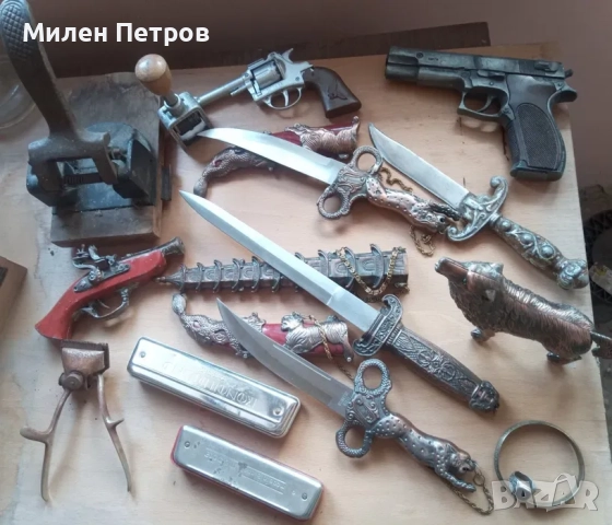 Колекция антикварни репродукции и колекционерски стари, ретро предмети