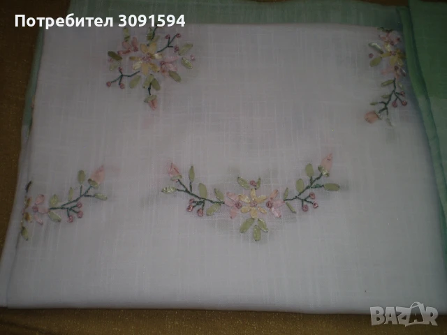 Бродирана голяма покривка за маса многоцветна бродерия