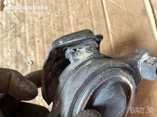 Тампон Двигател Дясна Страна 41022FJ010 Toyota GT86 2018 Subaru BRZ, снимка 3 - Части - 52553634