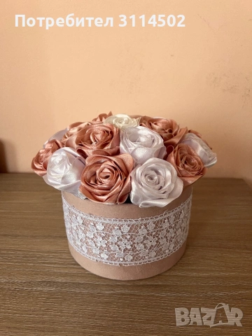 Луксозен букет от сатенени рози в кутия, снимка 3 - Подаръци за жени - 53597185