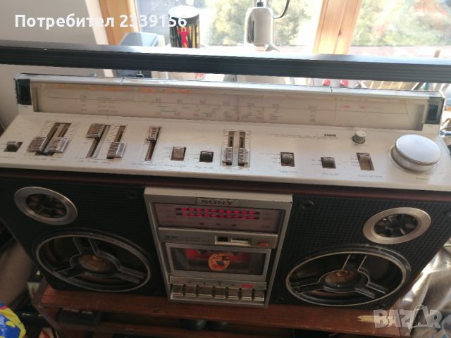 Радиокасетофон Сони 79 година , снимка 3 - Радиокасетофони, транзистори - 45208502