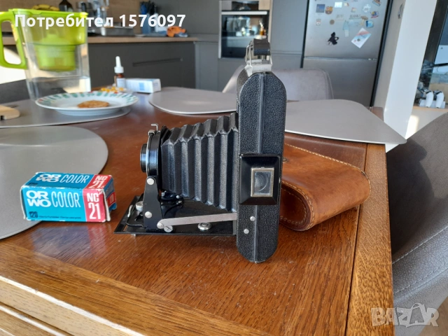 Мехов фотоапарат от края на 1930-те г. Kodak Folding Brownie Six-20 с чанта и филм, снимка 3 - Фотоапарати - 53107530