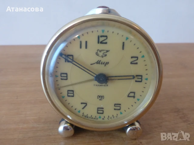 Будилник Мир Слава часовник черен корпус, снимка 2 - Антикварни и старинни предмети - 51001407