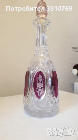 Красиви кристални гарафи.