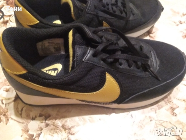 NIKE Оригинални Нови Дамски Маратонки от Естествена Кожа и Текстил 39, снимка 5 - Маратонки - 53488852