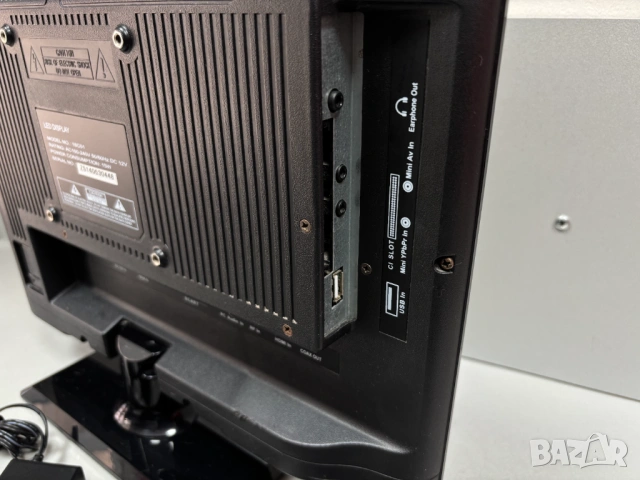 Перфектен! Телевизор Crown 16c01, 16 инча, Led, 12V, снимка 14 - Телевизори - 53504105