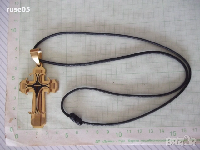 Кръст метален с плетен носач