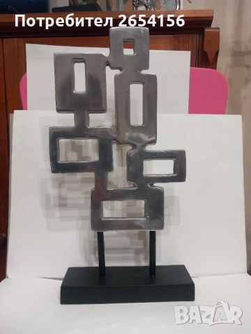 Голяма абстрактна скулптура пластика 
