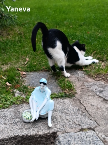 Vintage порцеланова статуетка на дама с кошница в седнала поза, снимка 13 - Статуетки - 51912759