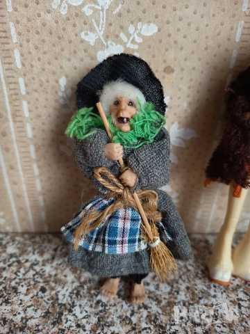 Хубавици баба Яга тийнейджърка и чантичка, снимка 2 - Фигурки - 53565215