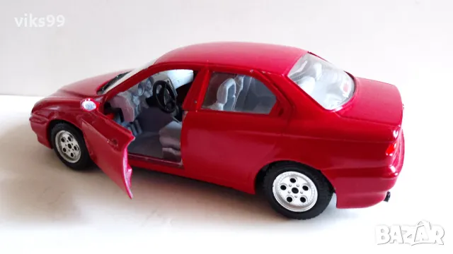 Alfa Romeo 156 Bburago Made in Italy - Мащаб 1:24, снимка 4 - Колекции - 48510852