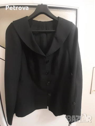 Дамско сако M