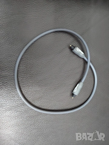 Продавам OEHLBACH Toslink оптичен дигитален кабел с дължина 0.6 м., в отлично състояние.