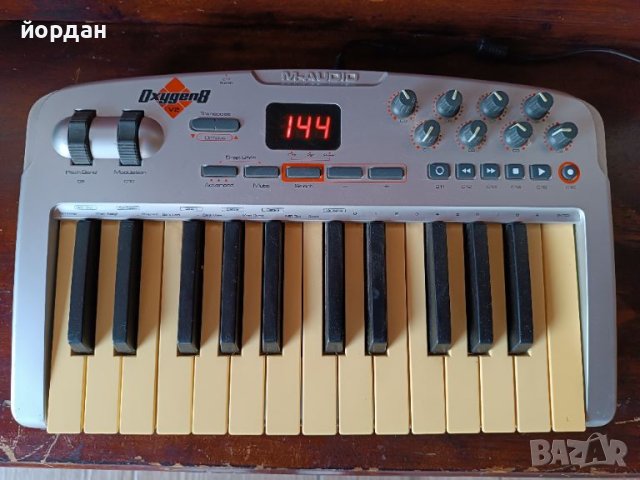 Миди клавиатура M audio , снимка 1 - Синтезатори - 46419745
