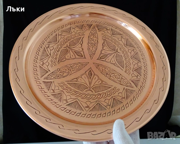 Меден поднос,чиста червена мед 650 гр.,гравиран. , снимка 2 - Антикварни и старинни предмети - 51514738
