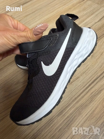 Оригинални юношески маратонки Nike Revolution 6! 30 н, снимка 2 - Детски маратонки - 53204790