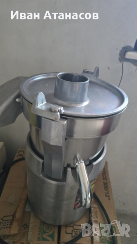 Продавам професионална сокоизтисквачка и посуда, снимка 3 - Обзавеждане за заведение - 52970256