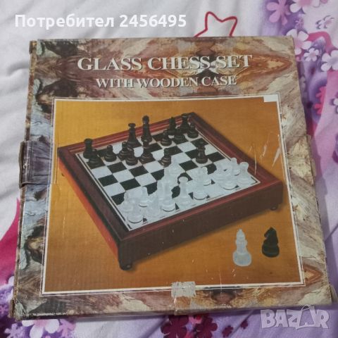 шах със стъклени фигури и дървена основа. , снимка 1 - Шах и табла - 46439588