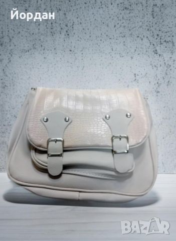 Дамска кожена чанта с катарама, снимка 3 - Чанти - 46071766