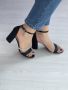 Елегантни дамски сандали с ток и бляскави линии за стилна походка, снимка 2