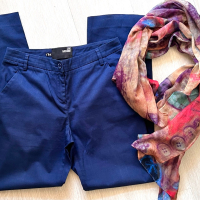 Love Moschino оригинален елегантен панталон и цветен шал, снимка 3 - Панталони - 45046618