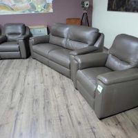 Италиански кафяв кожен комплект диван тройка и  два фотьойл "AVOLA", снимка 3 - Дивани и мека мебел - 45641592