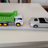 Камиони и коли големи, пластмасови, снимка 1 - Коли, камиони, мотори, писти - 40696146