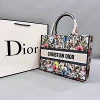 Дамска чанта Christian Dior, снимка 14 - Чанти - 45248528