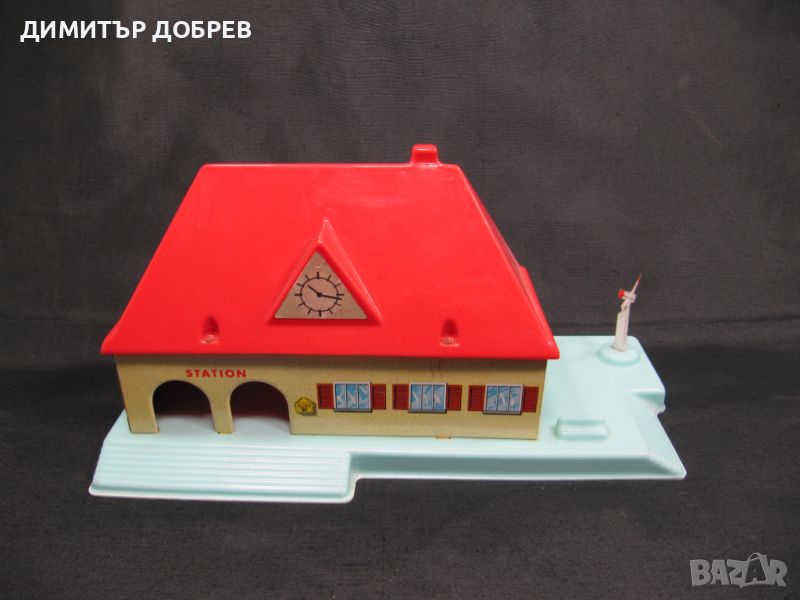 СТАРА РЕТРО ЛАМАРИНЕНА ИГРАЧКА МАКЕТ ЖП ГАРА 1/87 GERMANY , снимка 1