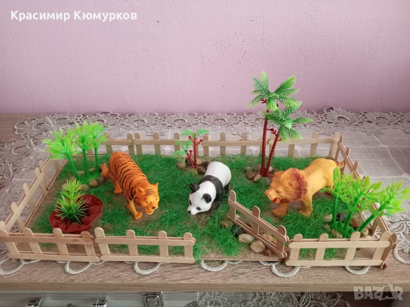 Дървени къщички и полета с животни, снимка 1