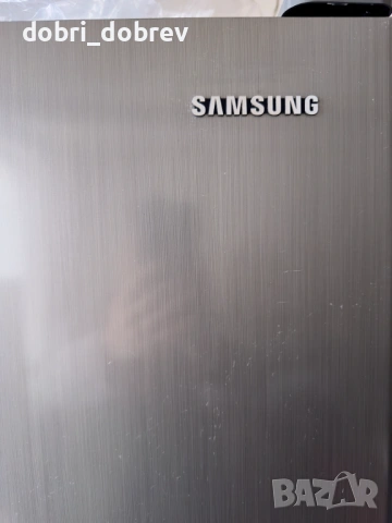 Двукрилен хладилник с фризер и вграден дисенсър за вода и лед Samsung, снимка 2 - Хладилници - 53924636