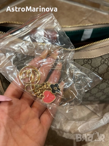 Дамска чанта Gucci, снимка 4 - Чанти - 52968377