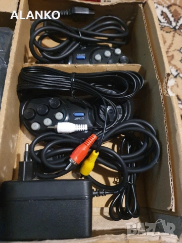 Оригинална Sega Mega Drive 2 Japan MK-1631-07 Пълен комплект, снимка 2 - Други игри и конзоли - 52921826