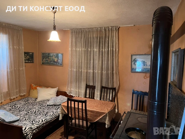 Двуетажна къща в подножието на Беласица, снимка 5 - Къщи - 53898069