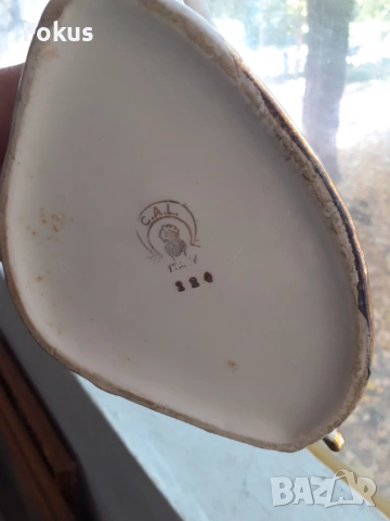 Красота от порцелан голяма ваза конче с позлата и маркировка, снимка 3 - Антикварни и старинни предмети - 53409901